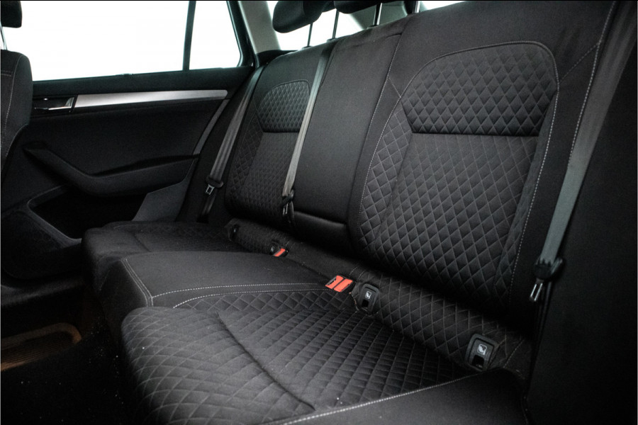 Škoda Superb Combi 1.5 TSI ACT Sportline Business Camera, Stoelverwarming, Panorama schuif/kantel, Apple Carplay