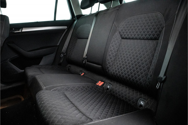 Škoda Superb Combi 1.5 TSI ACT Sportline Business Camera, Stoelverwarming, Panorama schuif/kantel, Apple Carplay