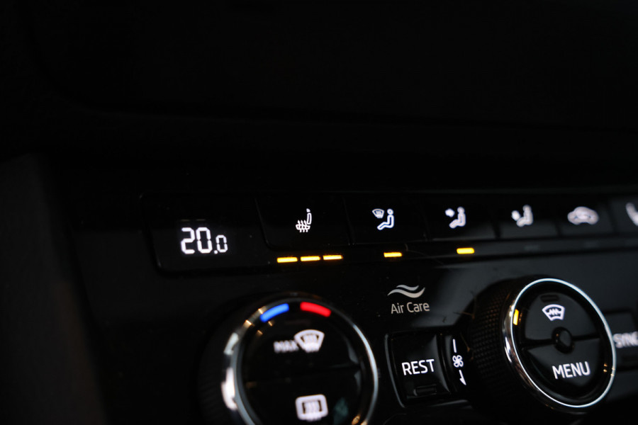 Škoda Superb Combi 1.5 TSI ACT Sportline Business Camera, Stoelverwarming, Panorama schuif/kantel, Apple Carplay