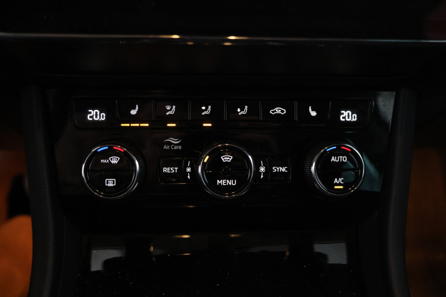 Škoda Superb Combi 1.5 TSI ACT Sportline Business Camera, Stoelverwarming, Panorama schuif/kantel, Apple Carplay