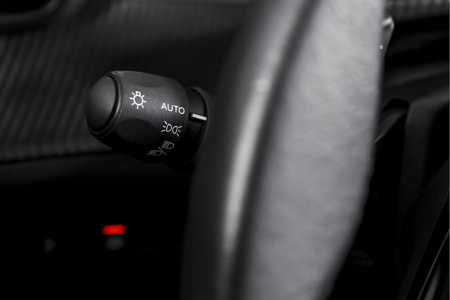 Peugeot 2008 1.2 PureTech 130 PK Allure Pack - Automaat Orig. NL | Dig. Cockpit | Cruise | PDC | Camera | NAV+App. Connect | LED | ECC | LM 17" |