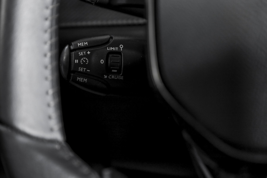 Peugeot 2008 1.2 PureTech 130 PK Allure Pack - Automaat Orig. NL | Dig. Cockpit | Cruise | PDC | Camera | NAV+App. Connect | LED | ECC | LM 17" |