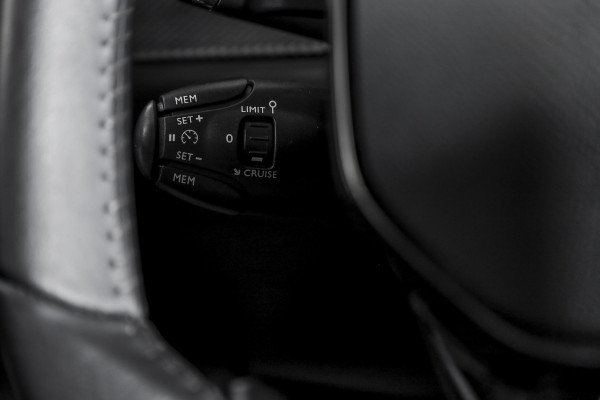 Peugeot 2008 1.2 PureTech 130 PK Allure Pack - Automaat Orig. NL | Dig. Cockpit | Cruise | PDC | Camera | NAV+App. Connect | LED | ECC | LM 17" |