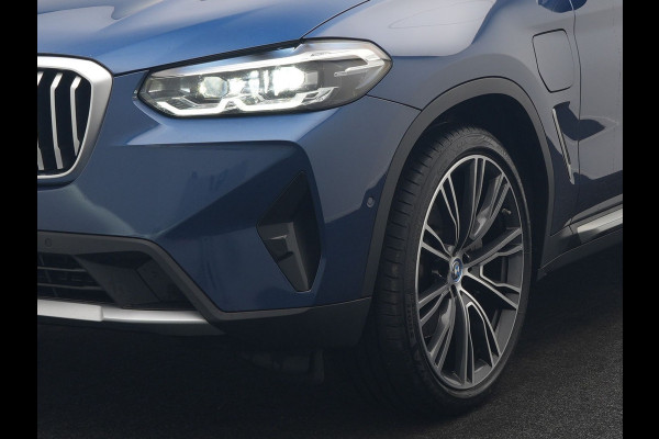 BMW X3 xDrive30e Business Edition Plus Plug In Hybrid 293pk FACELIFT Dealer O.H. PHEV | Trekhaak Af Fabriek | Panodak | Head Up | Adaptive Cruise | Adaptief Onderstel | Lederen Sportstoelen Memory & Ventilatie | Camera | Keyless | Apple Carplay | Navigatie | Virtual | DAB | 21"L.M |