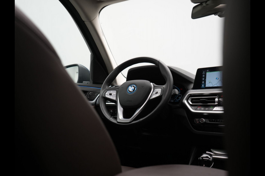 BMW X3 xDrive30e Business Edition Plus Plug In Hybrid 293pk FACELIFT Dealer O.H. PHEV | Trekhaak Af Fabriek | Panodak | Head Up | Adaptive Cruise | Adaptief Onderstel | Lederen Sportstoelen Memory & Ventilatie | Camera | Keyless | Apple Carplay | Navigatie | Virtual | DAB | 21"L.M |