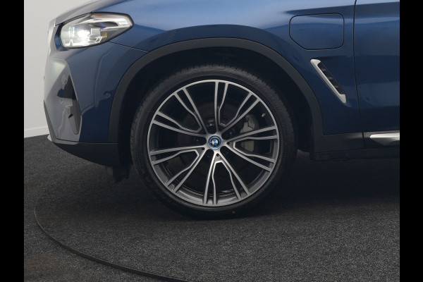 BMW X3 xDrive30e Business Edition Plus Plug In Hybrid 293pk FACELIFT Dealer O.H. PHEV | Trekhaak Af Fabriek | Panodak | Head Up | Adaptive Cruise | Adaptief Onderstel | Lederen Sportstoelen Memory & Ventilatie | Camera | Keyless | Apple Carplay | Navigatie | Virtual | DAB | 21"L.M |