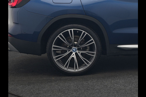 BMW X3 xDrive30e Business Edition Plus Plug In Hybrid 293pk FACELIFT Dealer O.H. PHEV | Trekhaak Af Fabriek | Panodak | Head Up | Adaptive Cruise | Adaptief Onderstel | Lederen Sportstoelen Memory & Ventilatie | Camera | Keyless | Apple Carplay | Navigatie | Virtual | DAB | 21"L.M |