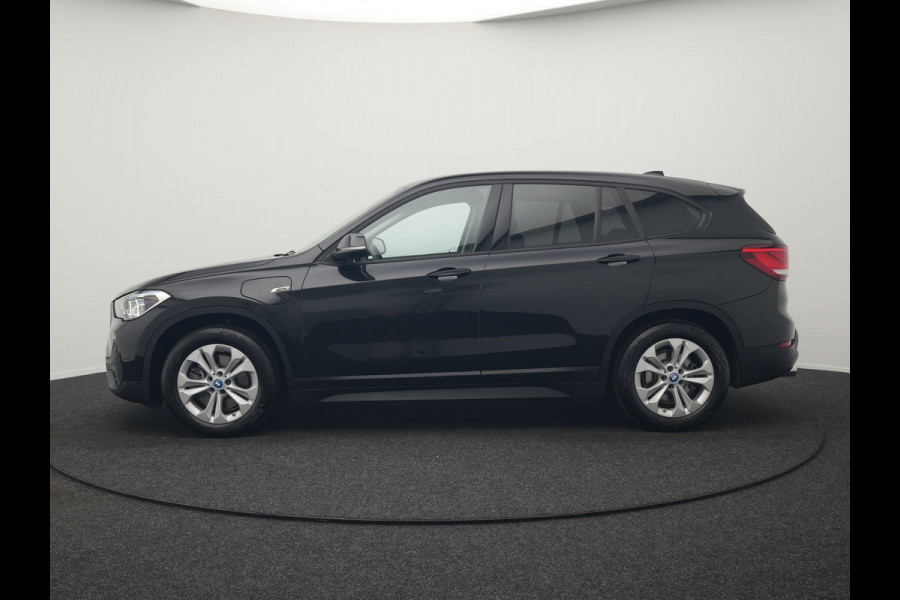 BMW X1 xDrive25e Plug In Hybrid 221pk Dealer O.H. PHEV | Camera | Voorstoelen Verwarmd | LED Koplampen | Cruise Control | Navigatie | DAB |