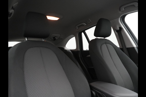 BMW X1 xDrive25e Plug In Hybrid 221pk Dealer O.H. PHEV | Camera | Voorstoelen Verwarmd | LED Koplampen | Cruise Control | Navigatie | DAB |