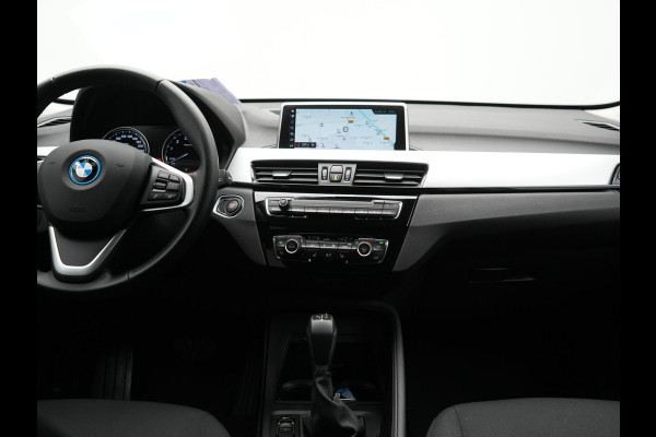 BMW X1 xDrive25e Plug In Hybrid 221pk Dealer O.H. PHEV | Camera | Voorstoelen Verwarmd | LED Koplampen | Cruise Control | Navigatie | DAB |