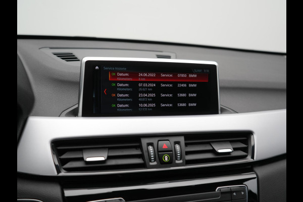 BMW X1 xDrive25e Plug In Hybrid 221pk Dealer O.H. PHEV | Camera | Voorstoelen Verwarmd | LED Koplampen | Cruise Control | Navigatie | DAB |