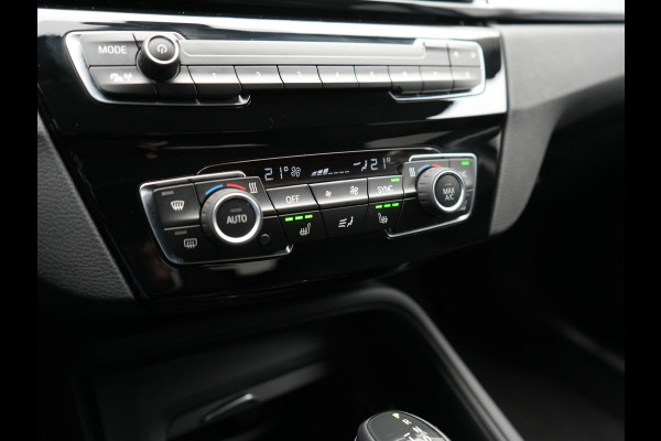 BMW X1 xDrive25e Plug In Hybrid 221pk Dealer O.H. PHEV | Camera | Voorstoelen Verwarmd | LED Koplampen | Cruise Control | Navigatie | DAB |