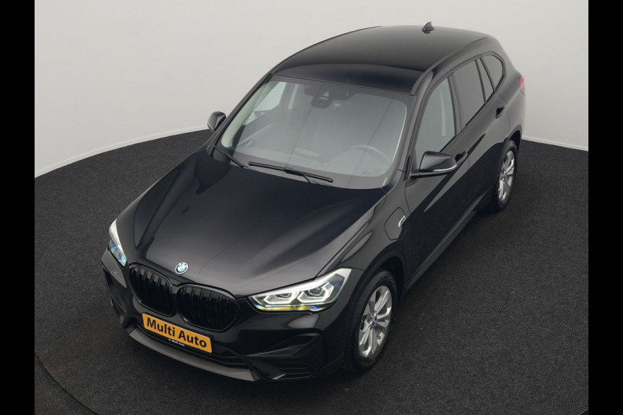 BMW X1 xDrive25e Plug In Hybrid 221pk Dealer O.H. PHEV | Camera | Voorstoelen Verwarmd | LED Koplampen | Cruise Control | Navigatie | DAB |
