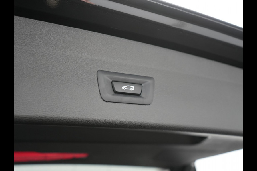 BMW X1 xDrive25e Plug In Hybrid 221pk Dealer O.H. PHEV | Camera | Voorstoelen Verwarmd | LED Koplampen | Cruise Control | Navigatie | DAB |