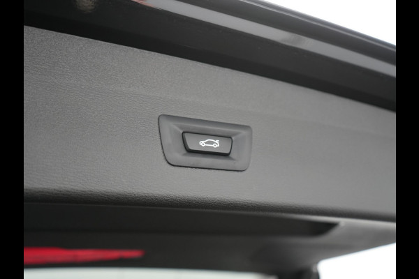 BMW X1 xDrive25e Plug In Hybrid 221pk Dealer O.H. PHEV | Camera | Voorstoelen Verwarmd | LED Koplampen | Cruise Control | Navigatie | DAB |