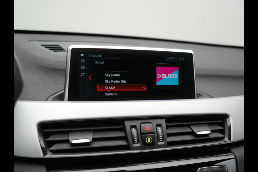 BMW X1 xDrive25e Plug In Hybrid 221pk Dealer O.H. PHEV | Camera | Voorstoelen Verwarmd | LED Koplampen | Cruise Control | Navigatie | DAB |