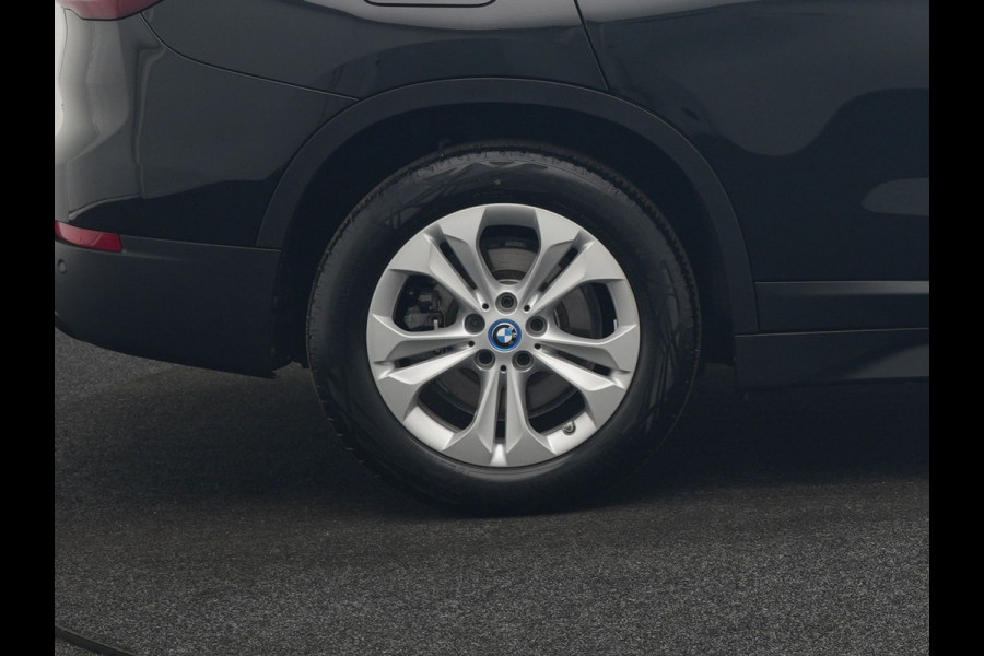 BMW X1 xDrive25e Plug In Hybrid 221pk Dealer O.H. PHEV | Camera | Voorstoelen Verwarmd | LED Koplampen | Cruise Control | Navigatie | DAB |