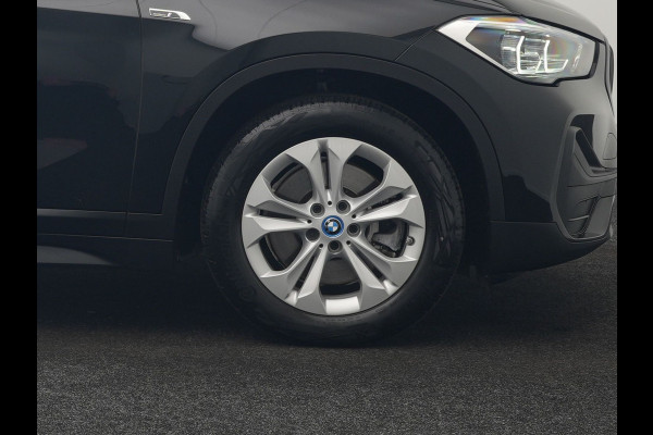 BMW X1 xDrive25e Plug In Hybrid 221pk Dealer O.H. PHEV | Camera | Voorstoelen Verwarmd | LED Koplampen | Cruise Control | Navigatie | DAB |