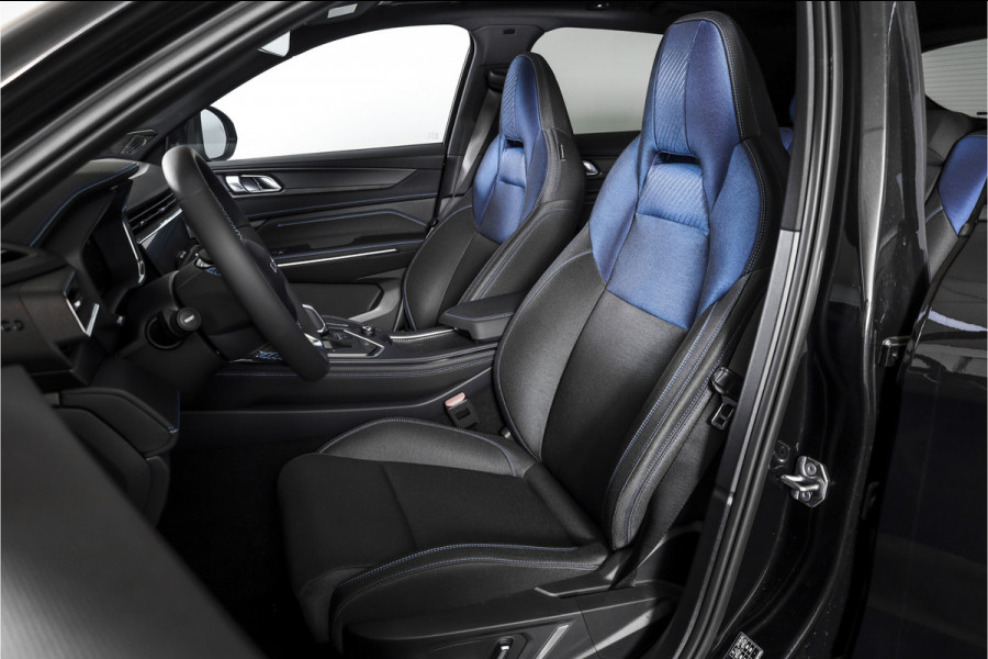 Lynk & Co 01 1.5 PHEV 261PK MY23 | Blackpakket | Donkere hemel | 360 Camera | 7.4 kWh Boordlader | S/K-panodak | Adapt. Cruise | Memory | Elek. klep | LM 20" | 4558