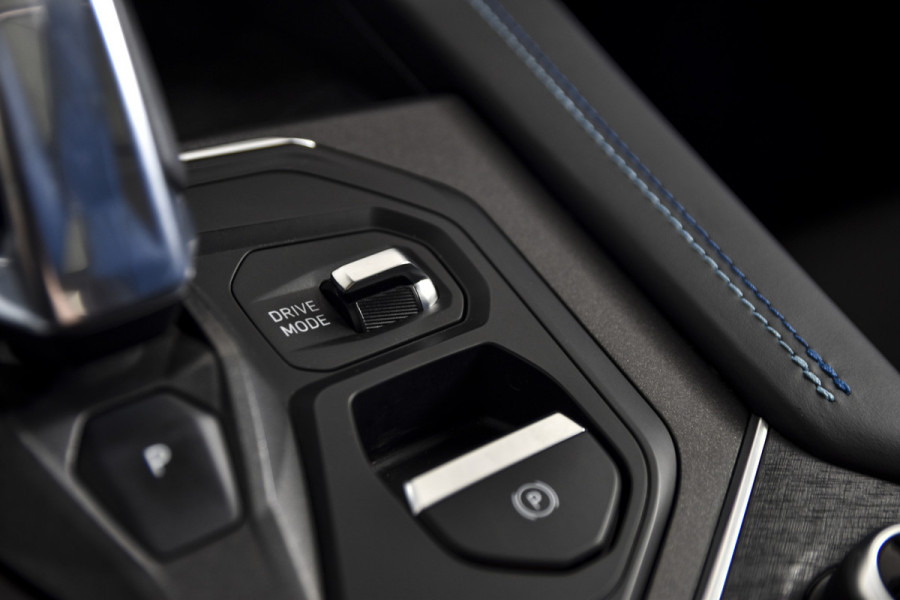 Lynk & Co 01 1.5 PHEV 261PK MY23 | Blackpakket | Donkere hemel | 360 Camera | 7.4 kWh Boordlader | S/K-panodak | Adapt. Cruise | Memory | Elek. klep | LM 20" | 4558