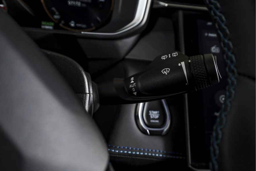 Lynk & Co 01 1.5 PHEV 261PK MY23 | Blackpakket | Donkere hemel | 360 Camera | 7.4 kWh Boordlader | S/K-panodak | Adapt. Cruise | Memory | Elek. klep | LM 20" | 4558