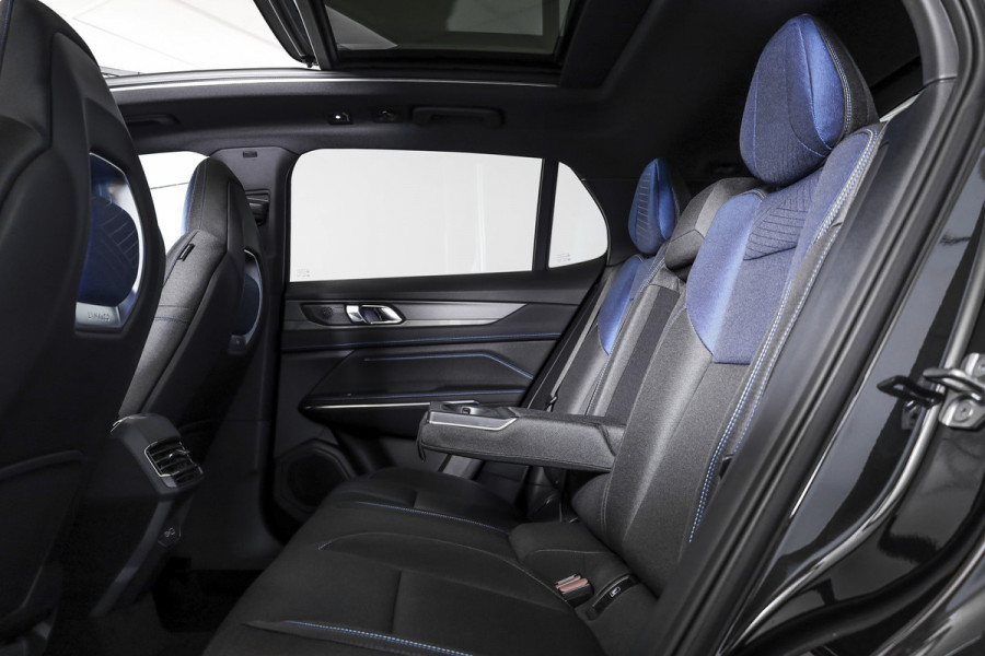 Lynk & Co 01 1.5 PHEV 261PK MY23 | Blackpakket | Donkere hemel | 360 Camera | 7.4 kWh Boordlader | S/K-panodak | Adapt. Cruise | Memory | Elek. klep | LM 20" | 4558