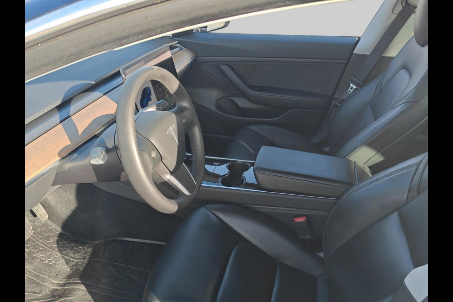 Tesla Model 3 Standard RWD Plus 60 kWh | Dodehoek detector | Panoramadak | Voorstoelen verwarmd | SOH 91%