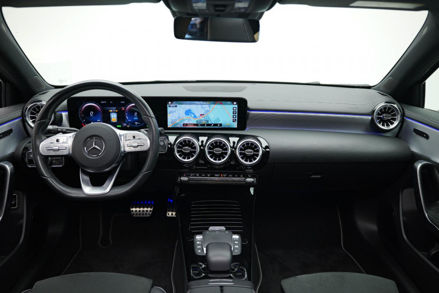 Mercedes-Benz A-Klasse A250 e AMG Line |Pano|Ambient|Carplay|Dodehoek|