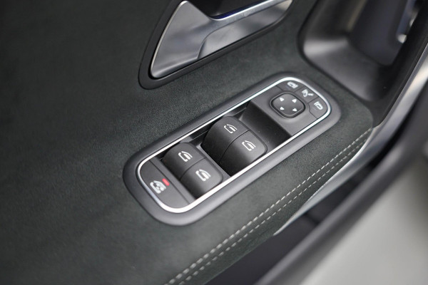 Mercedes-Benz A-Klasse A250 e AMG Line |Pano|Ambient|Carplay|Dodehoek|