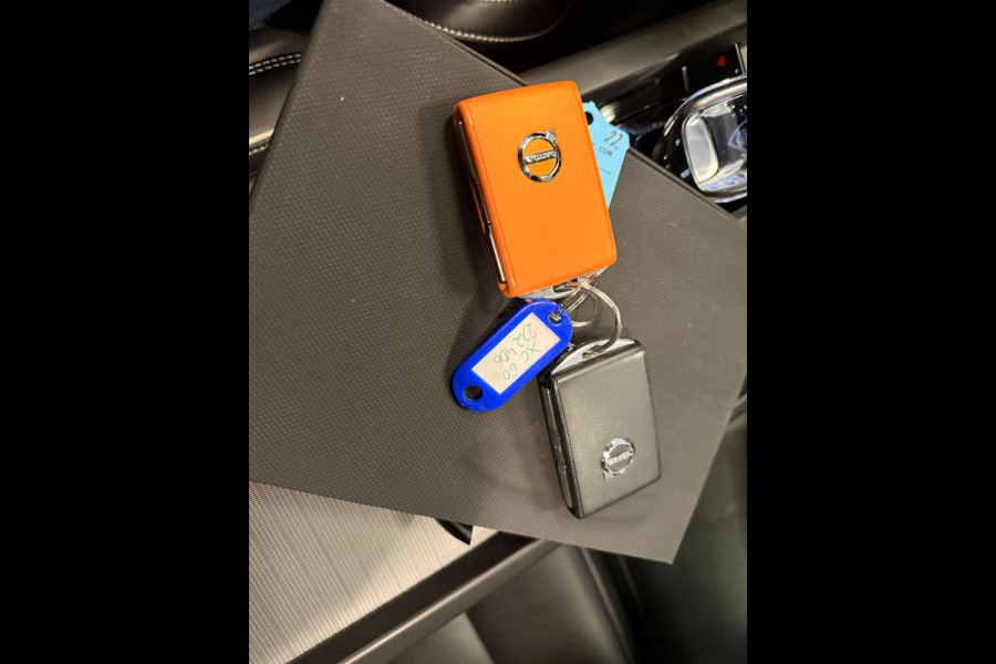 Volvo XC60 2.0 T8 R-DESIGN AWD 455PK Black Edition PANO/H-KARDON/DAB/CARPLAY/LEDER/M-STOELEN///