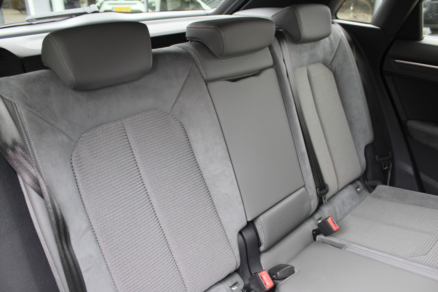 Audi Q3 35 TFSI Advanced edition Plus | Origin NL | Trekhaak | Camera | Cruise Control