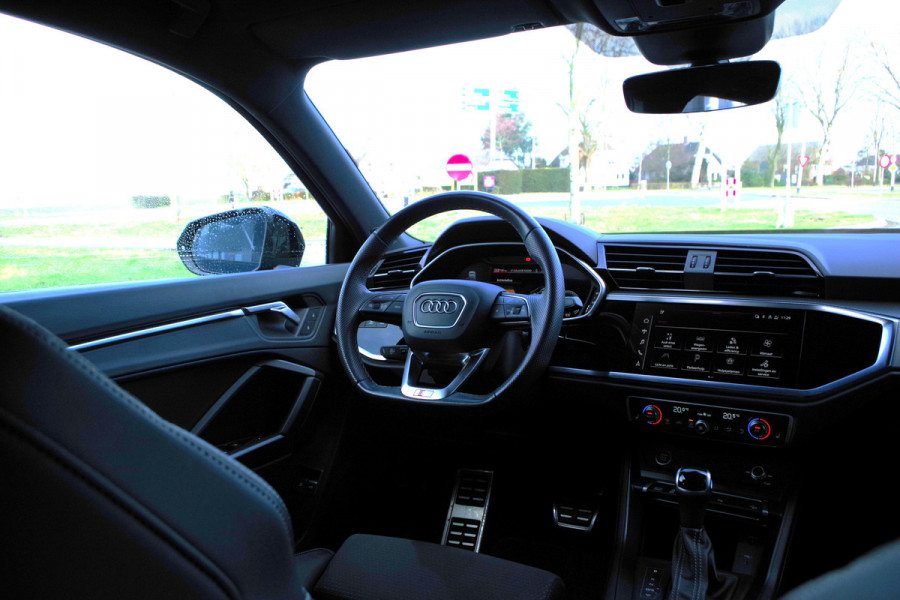 Audi Q3 Sportback 45 TFSI e 245 PK S-Line Edition, Panoramadak, 360 Camera, Sfeerverlichting
