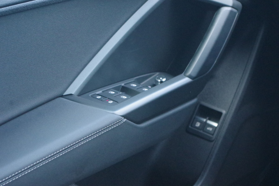 Audi Q3 Sportback 45 TFSI e 245 PK S-Line Edition, Panoramadak, 360 Camera, Sfeerverlichting