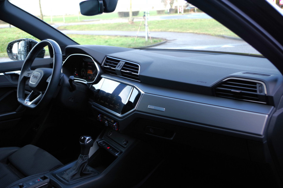 Audi Q3 Sportback 45 TFSI e 245 PK S-Line Edition, Panoramadak, 360 Camera, Sfeerverlichting