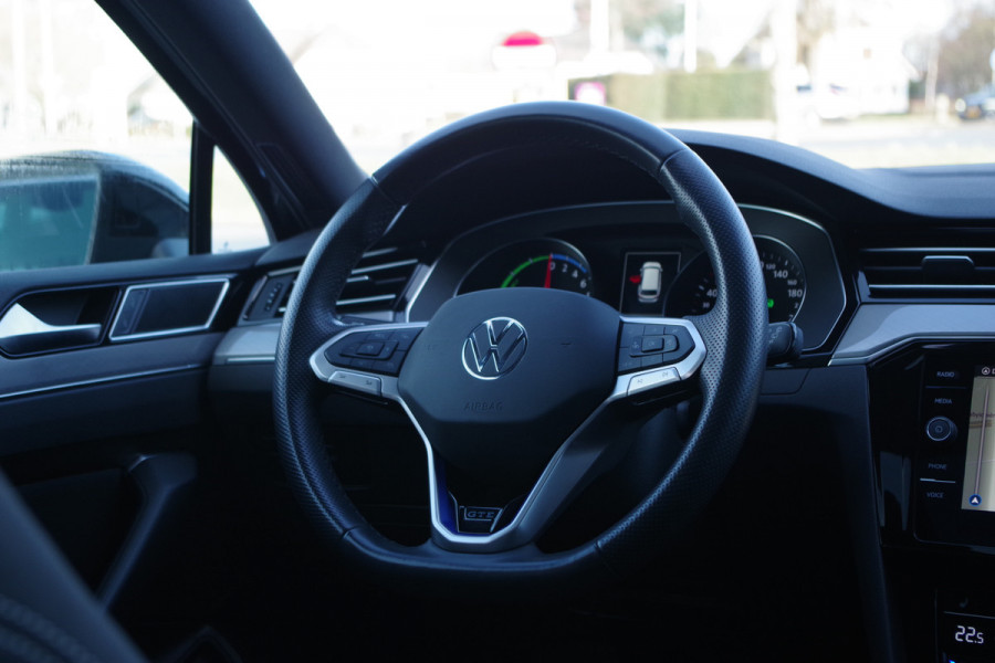 Volkswagen Passat Variant 1.4 TSI PHEV GTE 218 PK BNS, Panoramadak, Matrix-LED, Winterpakket, Keyless, Camera