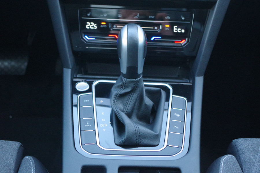 Volkswagen Passat Variant 1.4 TSI PHEV GTE 218 PK BNS, Panoramadak, Matrix-LED, Winterpakket, Keyless, Camera