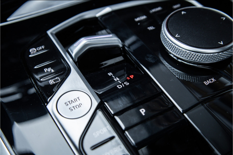 BMW X5 xDrive50e - M Sport | Panorama | H&K | Luchtvering | Memory | 360 Camera