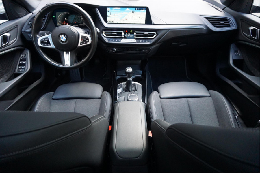 BMW 2 Serie Gran Coupé 218i | Panoramadak | Leer | Sportstoelen | M-Sport accenten | Verwarmd Sportstuur | Stoelverwarming | BMW onderhouden |
