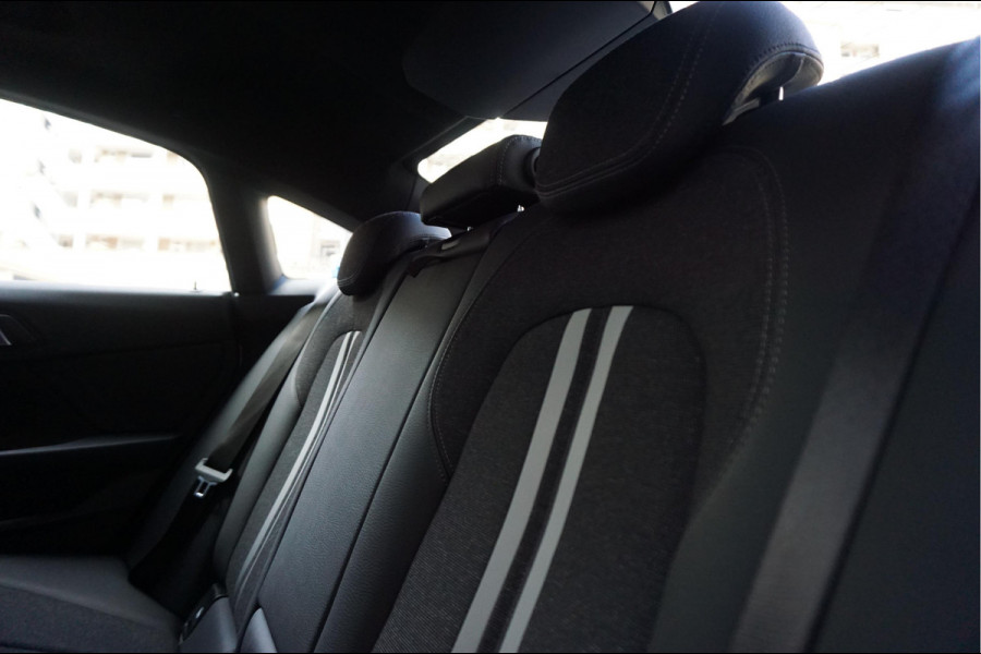 BMW 2 Serie Gran Coupé 218i | Panoramadak | Leer | Sportstoelen | M-Sport accenten | Verwarmd Sportstuur | Stoelverwarming | BMW onderhouden |