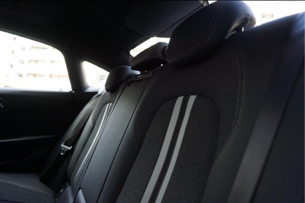 BMW 2 Serie Gran Coupé 218i | Panoramadak | Leer | Sportstoelen | M-Sport accenten | Verwarmd Sportstuur | Stoelverwarming | BMW onderhouden |