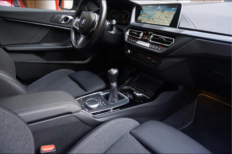 BMW 2 Serie Gran Coupé 218i | Panoramadak | Leer | Sportstoelen | M-Sport accenten | Verwarmd Sportstuur | Stoelverwarming | BMW onderhouden |