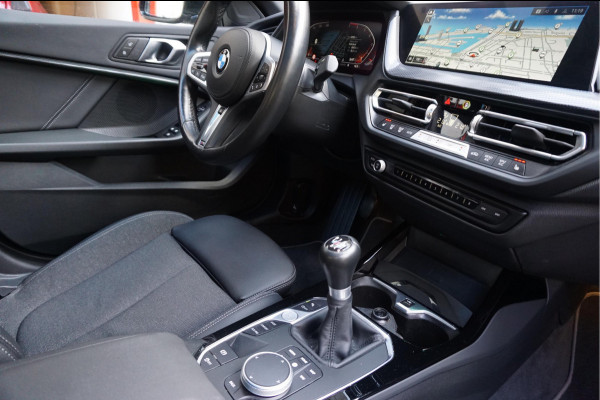 BMW 2 Serie Gran Coupé 218i | Panoramadak | Leer | Sportstoelen | M-Sport accenten | Verwarmd Sportstuur | Stoelverwarming | BMW onderhouden |