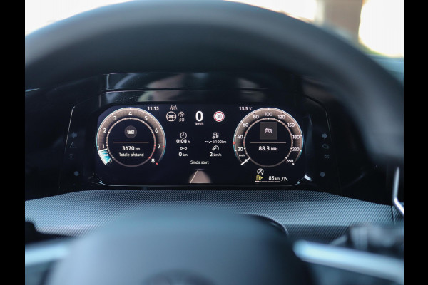 Volkswagen Golf 1.5 TSI R-Line Edition