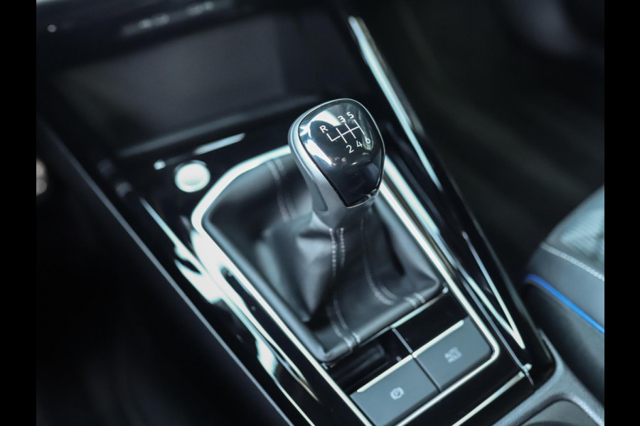 Volkswagen Golf 1.5 TSI R-Line Edition