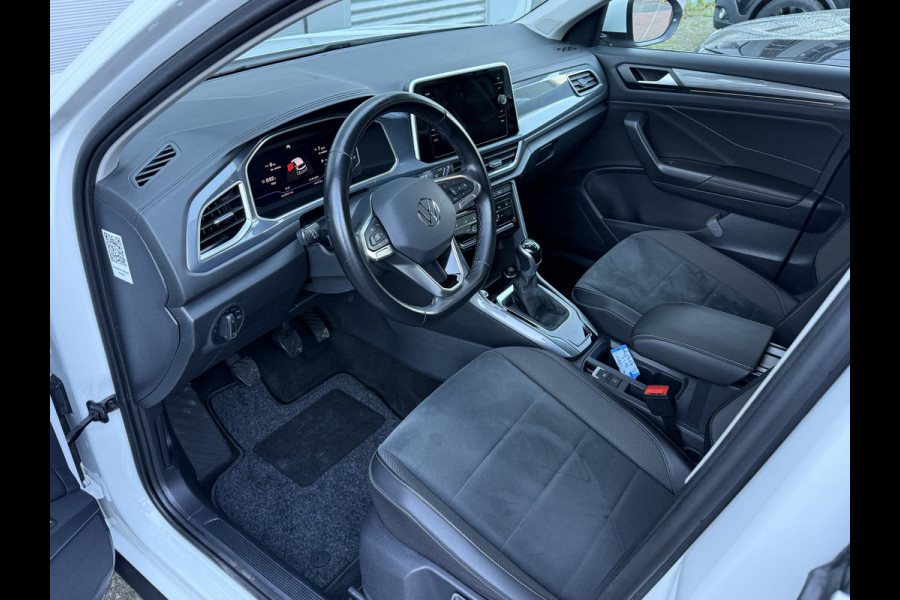 Volkswagen T-Roc 1.5 TSI Style | Camera | Apple Carplay | Trekhaak | IQ Light