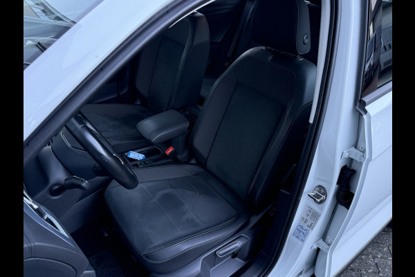 Volkswagen T-Roc 1.5 TSI Style | Camera | Apple Carplay | Trekhaak | IQ Light