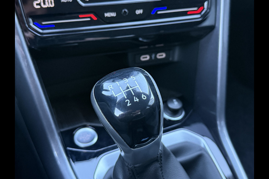 Volkswagen T-Roc 1.5 TSI Style | Camera | Apple Carplay | Trekhaak | IQ Light