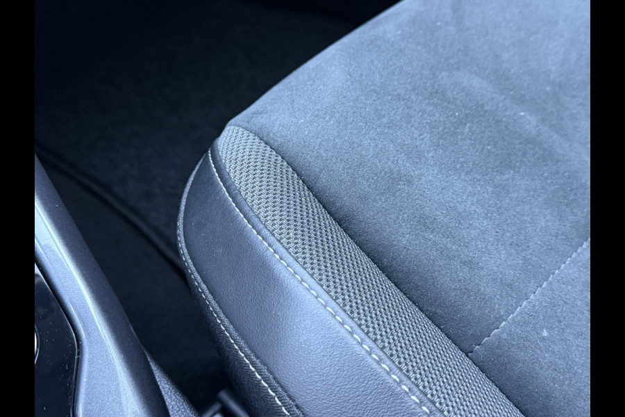 Volkswagen T-Roc 1.5 TSI Style | Camera | Apple Carplay | Trekhaak | IQ Light