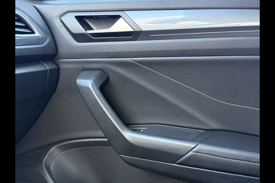 Volkswagen T-Roc 1.5 TSI Style | Camera | Apple Carplay | Trekhaak | IQ Light
