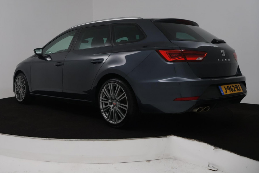 Seat Leon ST 1.5 TSI FR Ultimate Edition (SFEERVERLICHTING, STOELVERWARMING, NAVIGATIE CARPLAY, CRUISE ADAPTIEF, SENSOREN)